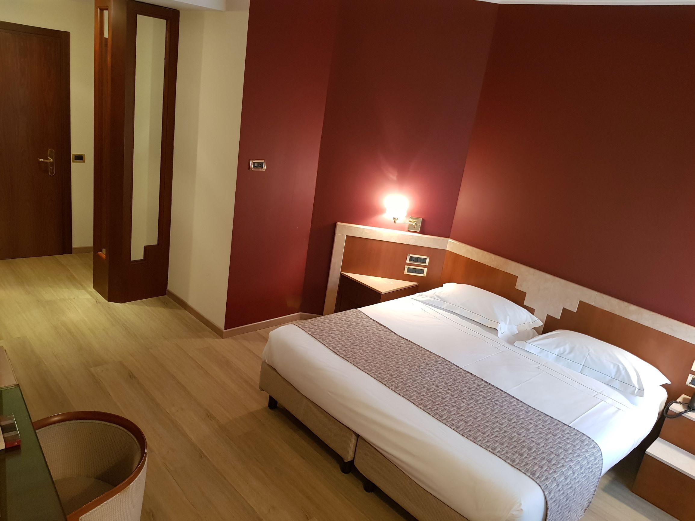 Astra Hotel Ferrara Buitenkant foto