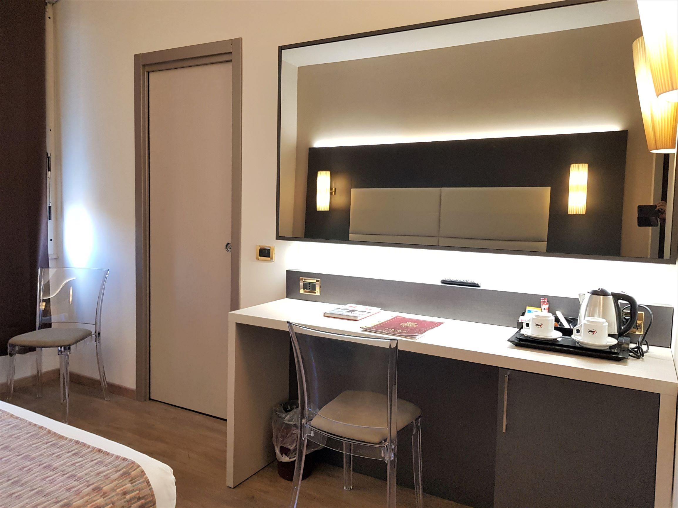 Astra Hotel Ferrara Buitenkant foto