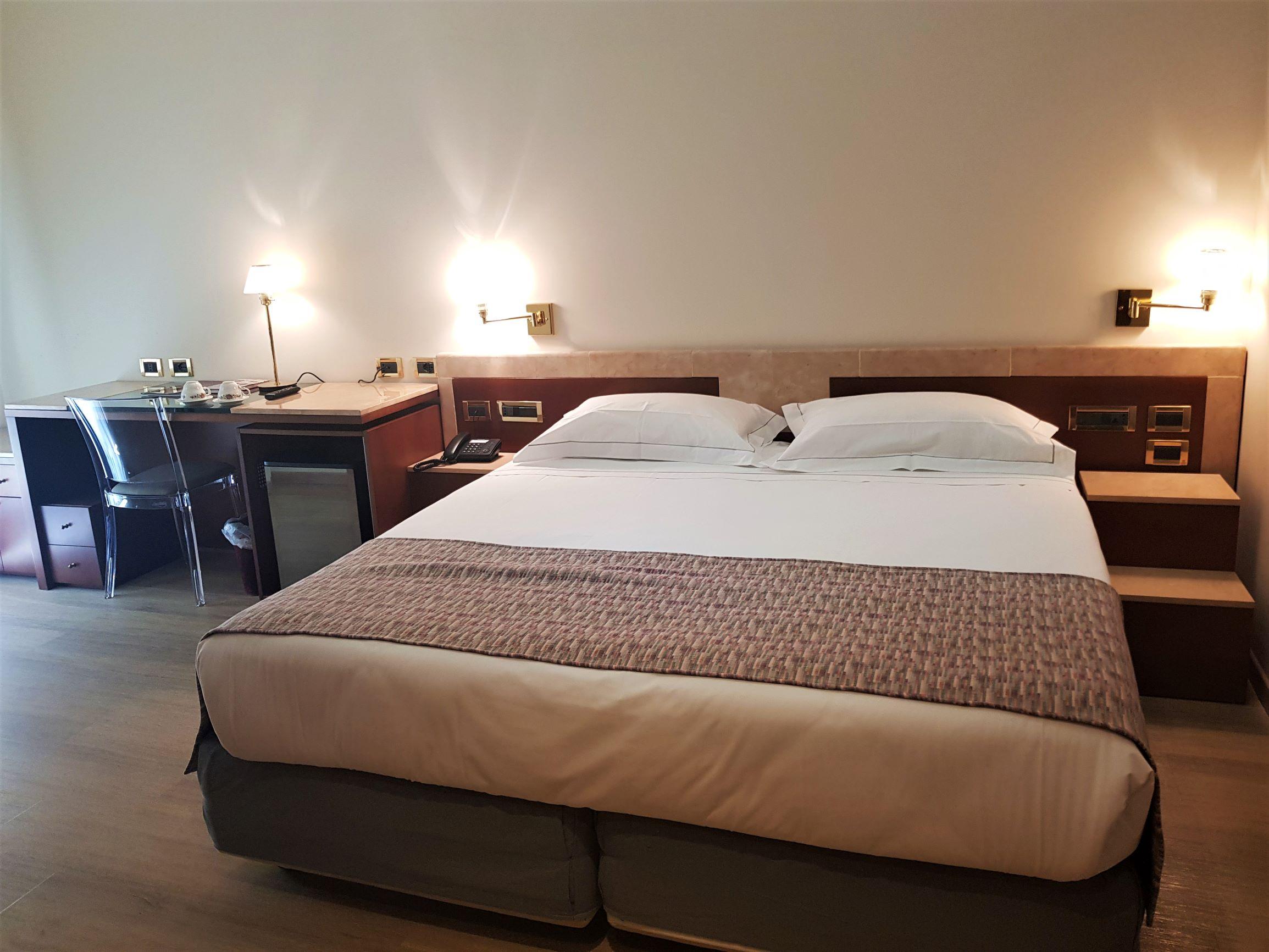 Astra Hotel Ferrara Buitenkant foto