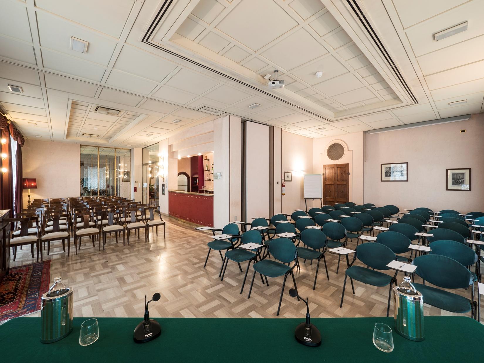 Astra Hotel Ferrara Buitenkant foto