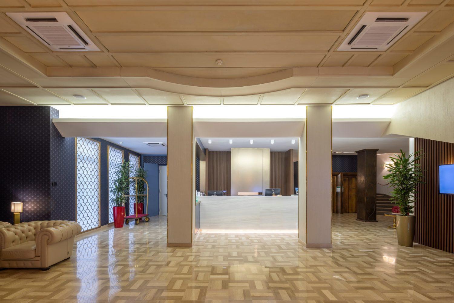 Astra Hotel Ferrara Buitenkant foto